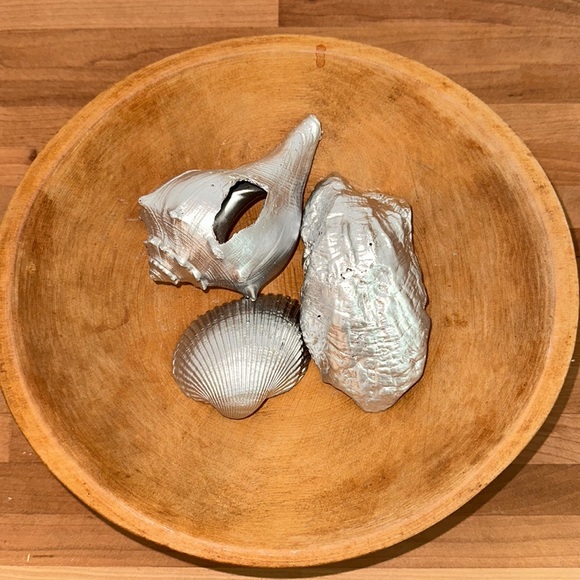 Silver Coated Medium Seashells Set of 3 🎁Wrapped & Gives Back🎗️ - Picture 2 of 7